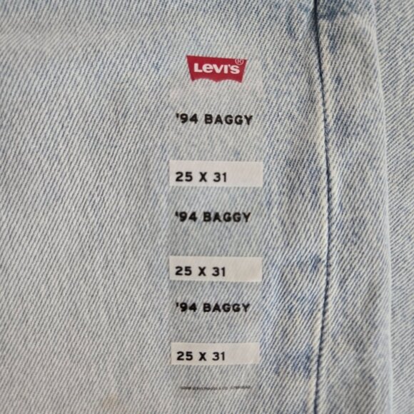 Levi’s ’94 Baggy Jeans Light Wash Size 25 x 31 High Rise Straight Leg NWT - Picture 4 of 6